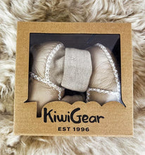 Load image into Gallery viewer, Baby Booties made of NZ sheepskin