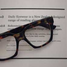 Load image into Gallery viewer, Daily Eyewear - Reading Glasses 10am Model