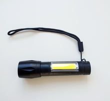Load image into Gallery viewer, Rechargeable Bright Torch