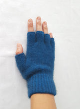 Load image into Gallery viewer, Possum and Merino Gloves by Lothlorian