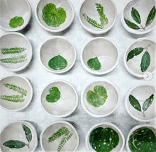Load image into Gallery viewer, Michelle Bow Little Leaf Bowls