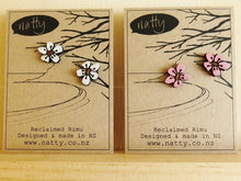 Load image into Gallery viewer, Pretty Manuka Flower Studs by Natty
